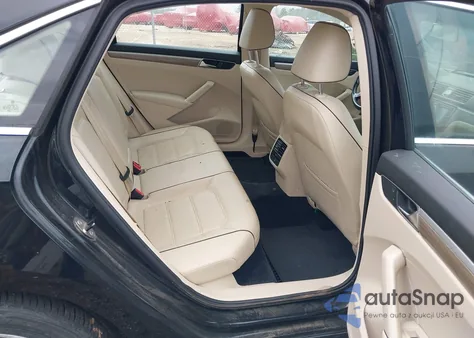 2017 Volkswagen Passat 1.8T Se z USA, uszkodzony, nr VIN 1VWBT7A33HC083058